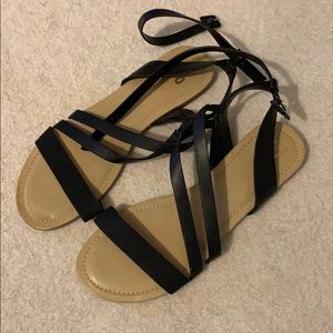 NWOT Cute strapy black sandals! 🖤